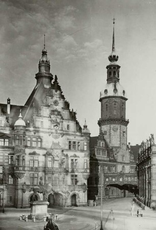 Residenzschloss Dresden. Georgenbau und Hausmannsturm : Dresden-Altstadt. Blick von der Brühlschen Terrasse nach Südwest über den Schloßplatz zum Georgenbau und Hausmannsturm
