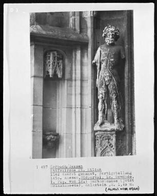 Südportal mit reichem Figurenprogramm — Linkes Gewände — Heiliger Bartholomäus