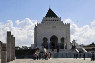 Mausoleum in Rabat : Blick auf das Mausoleum für den verstorbenen König Mohammed V. in Rabat, aufgenommen am 06.11.2008