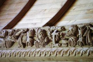 Frankreich. Bretagne. Finistere. Sainte Marie du Menez Hom. Kapelle innen. Decke und geschnitztes Gesimse