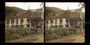 Zerschossenes Haus im Kampfgebiet, Vogesen