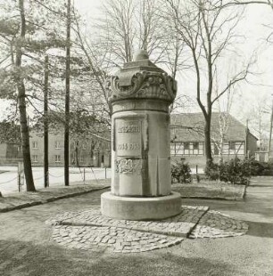 Denkmal für die Gefallenen des 1. Weltkrieges : Denkmal für die Gefallenen des 1. Weltkrieges. Sandstein (nach 1918).