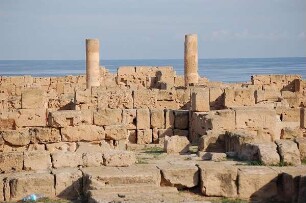 Libyen - römische Ausgrabungen : Teilansicht der römischen Handelsstadt Sabrata am Mittelmeer, westlich von Tripolis, aufgenommen 2006