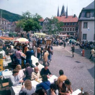 Gelnhausen. Besucher beim Altstadtfest