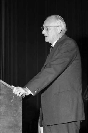 Freiburg: Kurbeltheater; Freisprechungsfeier 1956; Präsident Linnemann spricht