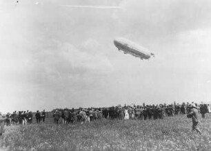 Zeppelin: LZ 17- "Sachsen", im Flug : Technikgeschichte | Fliegende Menschen | Luftschiffe | Zeppelin und sein Werk