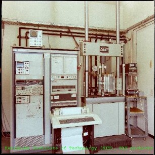 Detail der Low Cycle Fatigue (LCF)-Anlage am Institut für Material- und Festkörperforschung (IMF)