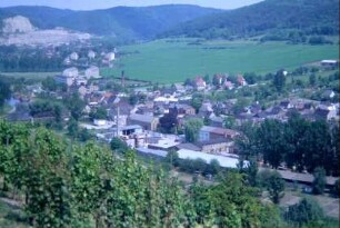 Dornburger Schlösser: Blick auf Dorndorf und Steudnitz, hinten Abbaufläche des Zementwerks