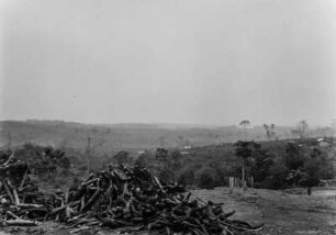 Landschaftsaufnahme : Landschaft bei Mirandópolis, deren Vegetation großflächig durch Rodung zerstört wurde.