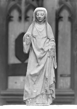 Statue einer weiblichen Figur