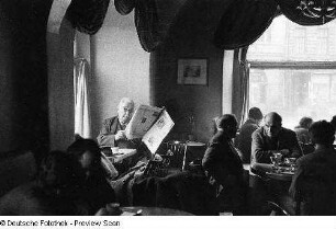 Prag. Caféhaus "Slavia". Innenansicht