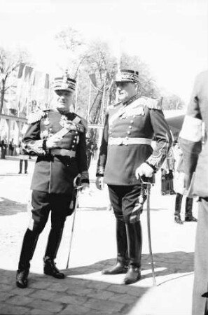 Cotroceni: Parade: Zwei rumänische Generäle im Gespräch
