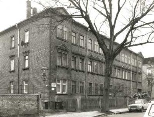 Dresden-Trachau, Cottbuser Straße 21/23. Doppelwohnhaus. Straßenansicht mit Einfriedung