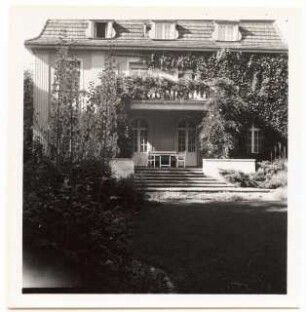 Garten Dr. Voss: Haus mit Terrasse Sommergarten