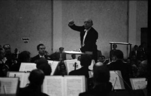 Donaueschingen: Donaueschinger Musiktage; Stadthalle; Igor Strawinsky dirigiert Südwestfunkorchester