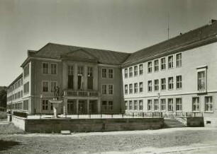 Dresden-Südvorstadt, Bernhardstraße 18. 3. Mittelschule (1955-1956)