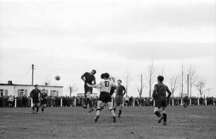Fußballspiel zwischen dem Fußballverein Bühl und vermutlich Fußballverein Mörsch.