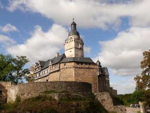 Totalansicht Burg Falkenstein, erbaut im 12. Jh., Ost-Harz