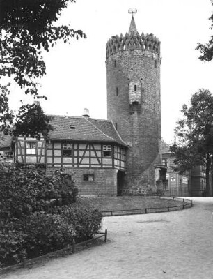 Brandenburg. Plauer Torturm (wohl 15. Jahrhundert, 1928/1929). Eckansicht