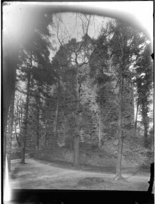 Ebersteinburg Burgruine Alteberstein Bergfried und Schildmauer - Außenansicht Südseite