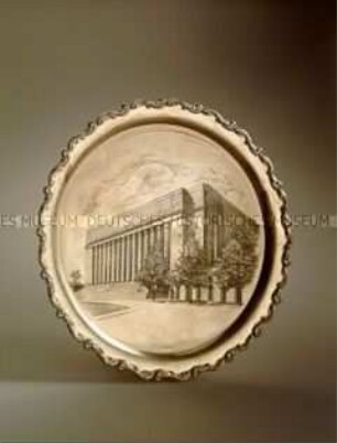 Silberteller mit Ansicht des Finnischen Reichstages