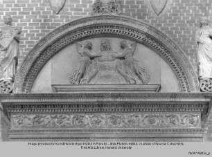 Grabmonument des Dogen Pasquale Malipiero : Schmerzensmann, von Engeln getragen