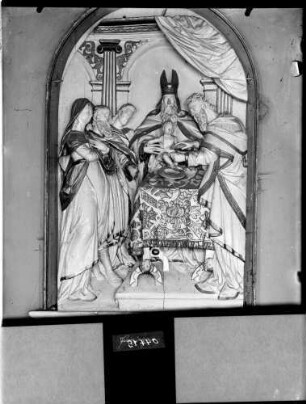 Jungingen Katholische Pfarrkirche Sankt Sylvester Langhauswand Relief Beschneidung (um 1592) von Joachim Taubenschmied