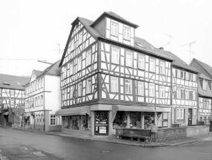 Fachwerkwohnhaus; Büdingen, Marktplatz 1