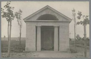 Mausoleum Ernst von Wildenbruch, Relief Sämann, 1909, Muschelkalk