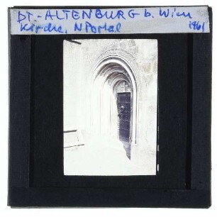 Bad Deutsch-Altenburg, Pfarrkirche Mariae Himmelfahrt : Nordportal