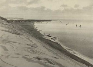 Ostpreußen. Kurische Nehrung. Blick von der Wanderdüne auf den Ort Pillkoppen
