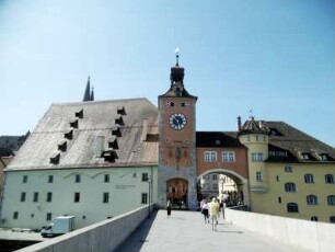 Regensburg: Stadtansicht mit Salzstadel und Brückturm