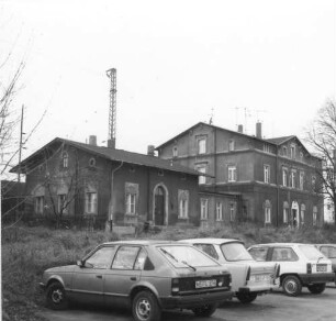 Coswig. Alter Bahnhof, Empfangsgebäude. Stadtseite von Osten