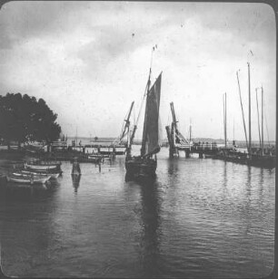 Wieck (Greifswald-Wieck). Wiecker Brücke (Holzklappbrücke, Einweihung 25.07.1887). Blick vom Hafen