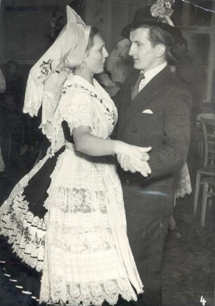 Fastnacht : Zampern (Umzug an Fastnacht). Tanzveranstaltung am Abend