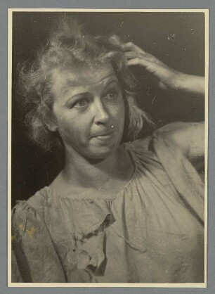 Helga Göring in "Der Weg ins Leben" : Helga Göring als Maruscha im Schauspiel "Der Weg ins Leben" von Miloslav Stehlik (nach dem gleichnamigen Roman von A. S. Makarenko) in der Inszenierung von Guido Reif. Staatsschauspiel Dresden, Deutsche Erstaufführung 7. September 1952