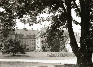 Pförten (heute Brody / Polen). Schloss ( Ausbau 1740-1763; J. C. Knöffel). Zufahrtsseite