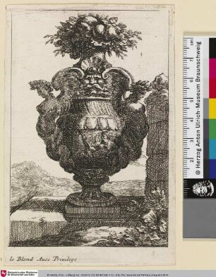 [Vase in Landschaft mit geflügelten Frauen als Henkel; Vase sommé d'un bouquet de fruits]