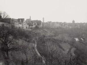 Rothenburg ob der Tauber, Stadtansicht mit Stadtkirche St. Johannis, Faulturm und Sieberturm. Blick nach Osten