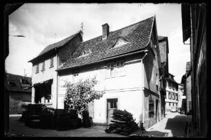 Neuplatz, mit Schlosserei Bernh. Wenneis und Küferei (Weinfässer)