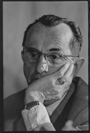 Portrait des Schriftsteller Bruno Apitz Mitte 1960er Jahre. SW-Foto © Kurt Schwarz.