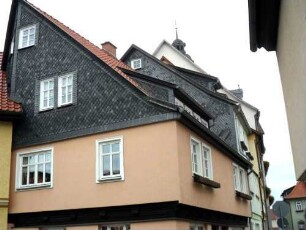 Stadtbild - Häuser nahe der Stadtkirche in gestaffelter Manier mit überragenden Giebelständen-3092013