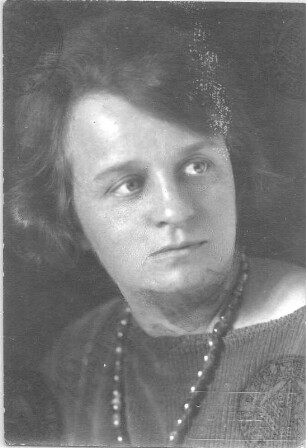 Paßfoto der Bildhauerin Etha Richter