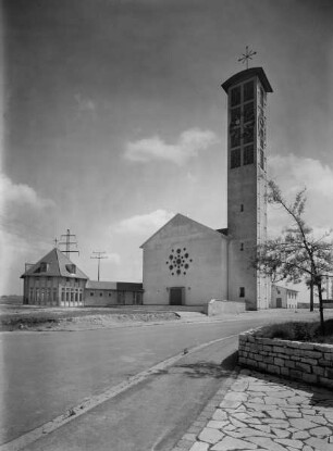Katholische Stadtpfarrkirche Heilige Familie