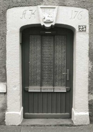 Radeberg, Pirnaer Straße 25. Wohnhaus (1802). Portal