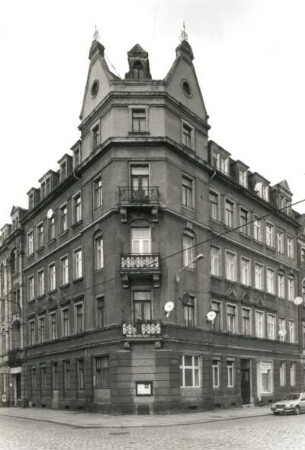 Dresden-Neustadt, Friedensstraße 1/Ecke Lößnitzstraße. Wohnhaus mit Laden (um 1900)