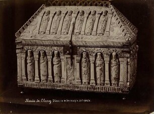 Musée de Cluny. Châsse en ivoire sculpté, XII.e siècle.