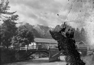 Garmisch-Partenkirchen : Garmisch-Partenkirchen. Holzbrücke über die Loisach