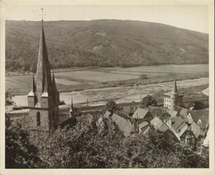 Unterfranken. Blick auf Gemünden am Main mit der Stadtpfarrkirche St. Peter und Paul