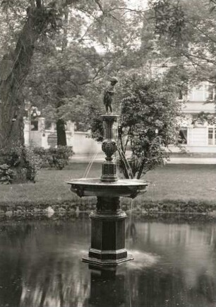 Brunnen : Brunnen in Teplitz (heute Teplice / Tschechien).